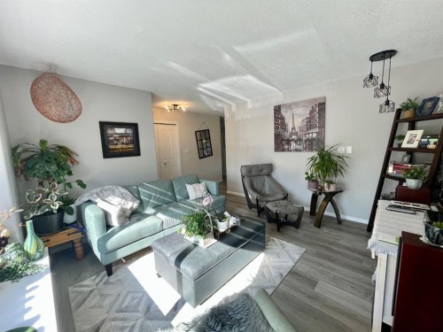 5108 18 Avenue, Edson, AB - Indoor Photo Showing Living Room