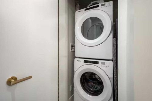 3-1717B Mountain Avenue, Canmore, AB - Indoor Photo Showing Laundry Room