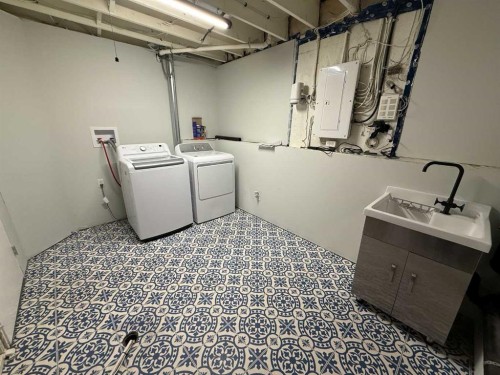 117 Plante Cove, Hinton, AB - Indoor Photo Showing Laundry Room