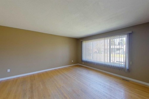 412 6 Street Ne, Slave Lake, AB - Indoor Photo Showing Other Room
