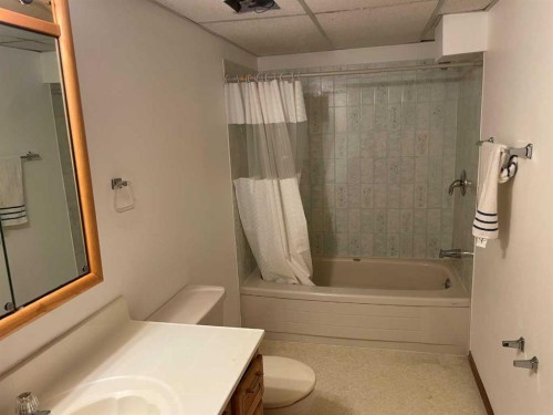 5 Hillside Crescent, Swan Hills, AB - Indoor Photo Showing Bathroom