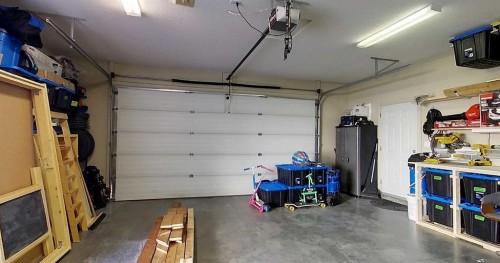 6138 11 Avenue, Edson, AB - Indoor Photo Showing Garage
