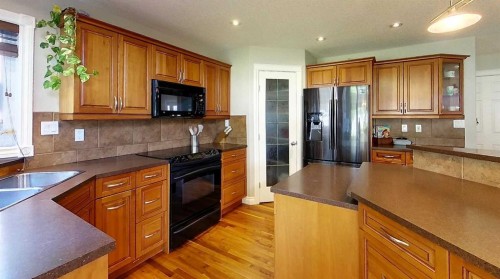 6138 11 Avenue, Edson, AB - Indoor Photo Showing Kitchen With Double Sink