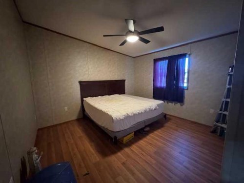 6620 5 Avenue, Edson, AB - Indoor Photo Showing Bedroom