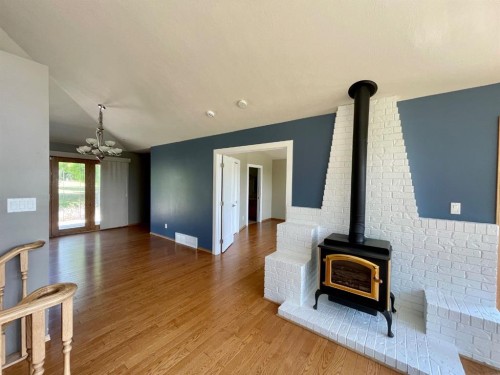 6701 15 Avenue, Edson, AB - Indoor Photo Showing Other Room