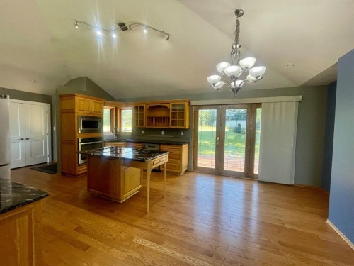 6701 15 Avenue, Edson, AB - Indoor Photo Showing Kitchen