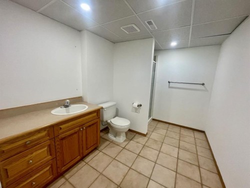 6701 15 Avenue, Edson, AB - Indoor Photo Showing Bathroom