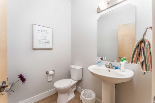 2-300 Eagle Terrace Road, Canmore, AB - Indoor Photo Showing Bathroom