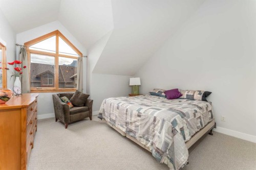 2-300 Eagle Terrace Road, Canmore, AB - Indoor Photo Showing Bedroom