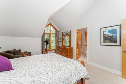 2-300 Eagle Terrace Road, Canmore, AB - Indoor Photo Showing Bedroom