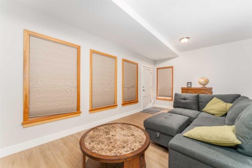 2-300 Eagle Terrace Road, Canmore, AB - Indoor Photo Showing Living Room