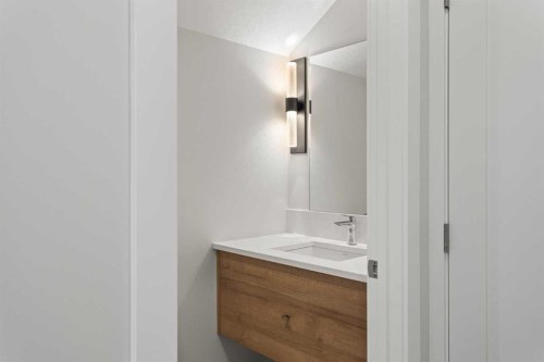 201J-209 Stewart Creek Rise, Canmore, AB - Indoor Photo Showing Bathroom