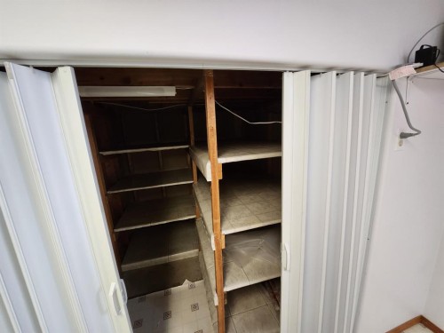 300 Hammond Drive, Fox Creek, AB - Indoor With Storage