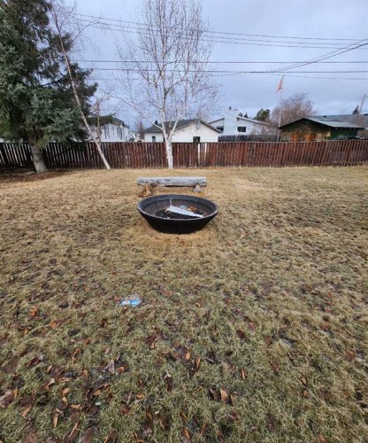 300 Hammond Drive, Fox Creek, AB - Outdoor