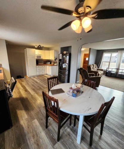 300 Hammond Drive, Fox Creek, AB - Indoor Photo Showing Dining Room