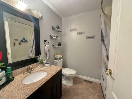 126 Maligne Drive, Hinton, AB - Indoor Photo Showing Bathroom