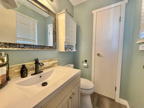 126 Maligne Drive, Hinton, AB - Indoor Photo Showing Bathroom