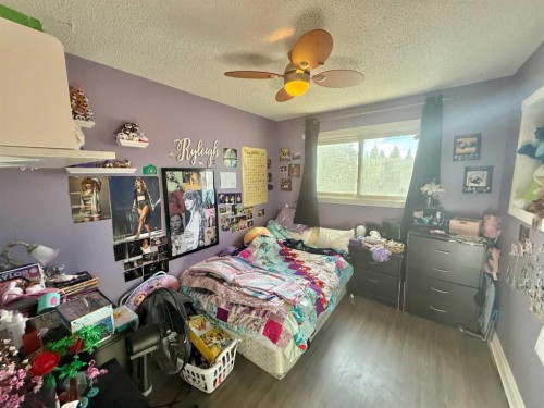 126 Maligne Drive, Hinton, AB - Indoor Photo Showing Bedroom
