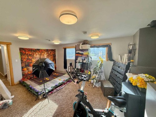 126 Maligne Drive, Hinton, AB - Indoor Photo Showing Living Room