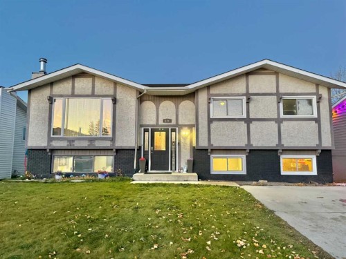 126 Maligne Drive, Hinton, AB - Outdoor With Facade