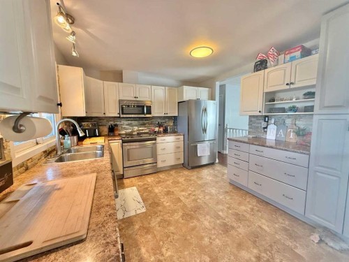 126 Maligne Drive, Hinton, AB - Indoor Photo Showing Kitchen With Double Sink