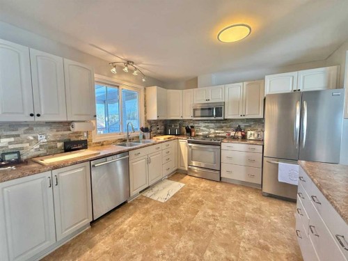 126 Maligne Drive, Hinton, AB - Indoor Photo Showing Kitchen With Double Sink