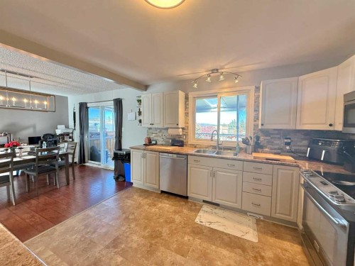 126 Maligne Drive, Hinton, AB - Indoor Photo Showing Kitchen With Double Sink