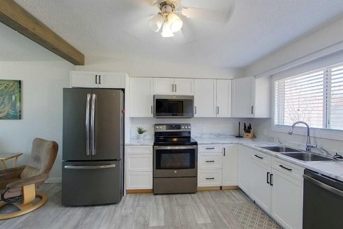 1014 10 Street, Smith, AB - Indoor Photo Showing Kitchen With Double Sink