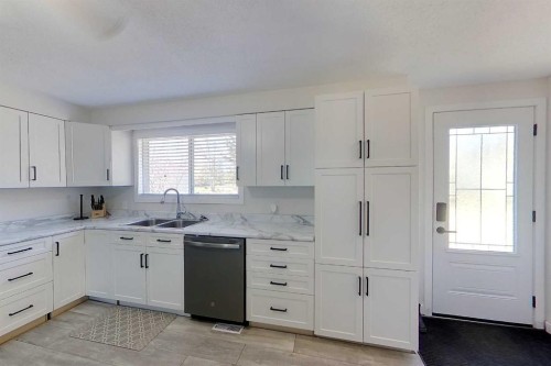 1014 10 Street, Smith, AB - Indoor Photo Showing Kitchen With Double Sink