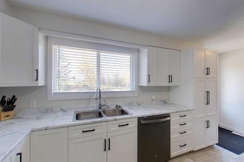 1014 10 Street, Smith, AB - Indoor Photo Showing Kitchen With Double Sink
