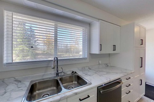 1014 10 Street, Smith, AB - Indoor Photo Showing Kitchen With Double Sink