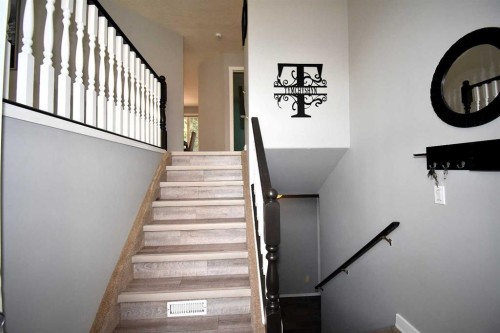 309 Eaton Drive, Hinton, AB - Indoor Photo Showing Other Room