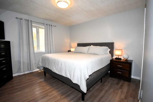 309 Eaton Drive, Hinton, AB - Indoor Photo Showing Bedroom