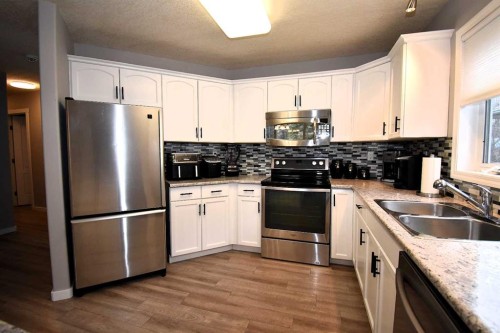 309 Eaton Drive, Hinton, AB - Indoor Photo Showing Kitchen With Double Sink