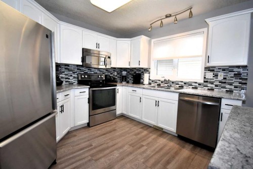 309 Eaton Drive, Hinton, AB - Indoor Photo Showing Kitchen With Double Sink With Upgraded Kitchen