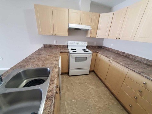 411-1615 41 Street, Edson, AB - Indoor Photo Showing Kitchen