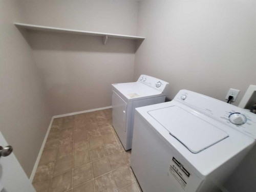 411-1615 41 Street, Edson, AB - Indoor Photo Showing Laundry Room