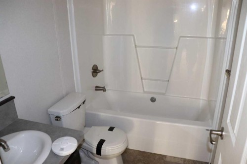 810 52 Street, Edson, AB - Indoor Photo Showing Bathroom