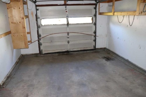 5505 13 Avenue, Edson, AB - Indoor Photo Showing Garage