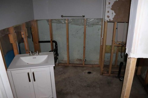 5505 13 Avenue, Edson, AB - Indoor Photo Showing Bathroom