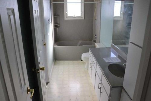 5505 13 Avenue, Edson, AB - Indoor Photo Showing Bathroom