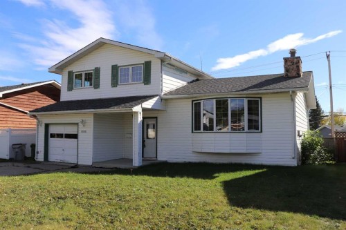 5505 13 Avenue, Edson, AB - Outdoor
