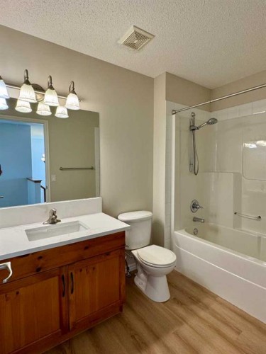 70 Glensummit Close, Cochrane, AB - Indoor Photo Showing Bathroom