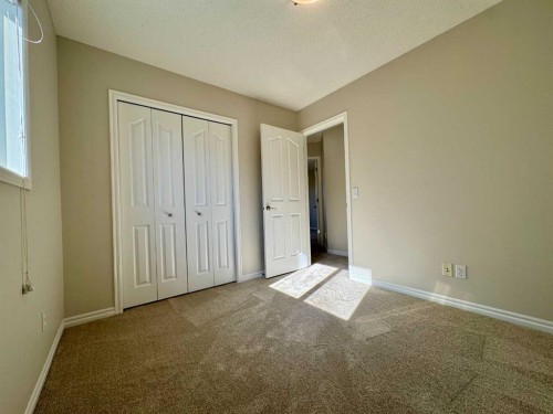 70 Glensummit Close, Cochrane, AB - Indoor Photo Showing Other Room