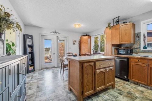 34 Hollinger Drive, Swan Hills, AB - Indoor Photo Showing Kitchen