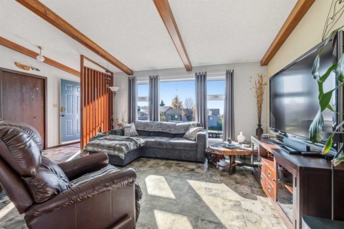 34 Hollinger Drive, Swan Hills, AB - Indoor Photo Showing Living Room