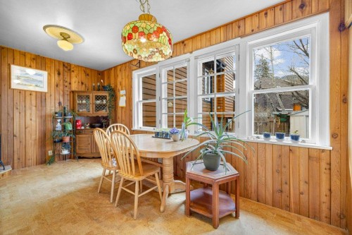 412 Cougar Street, Banff, AB - Indoor Photo Showing Dining Room