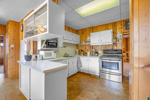 412 Cougar Street, Banff, AB - Indoor Photo Showing Kitchen