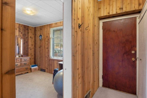 412 Cougar Street, Banff, AB - Indoor Photo Showing Other Room