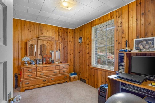 412 Cougar Street, Banff, AB - Indoor